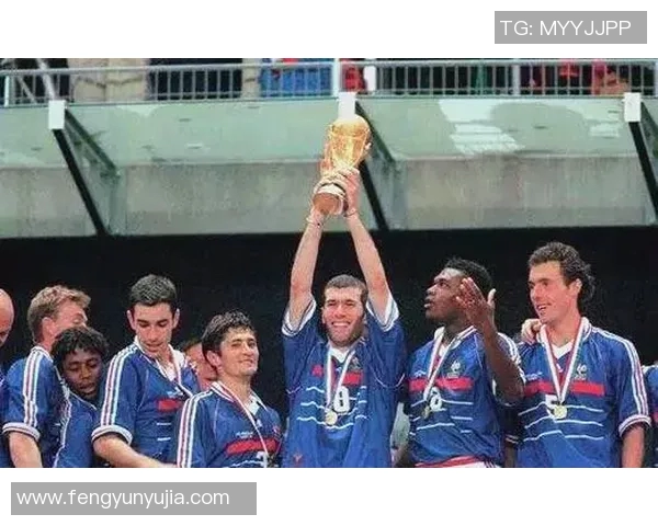 意大利退役足球明星皮的传奇人生与足球生涯回顾 意大利退役足球明星皮的传奇人生与足球生涯回顾