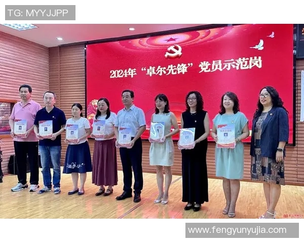 李丽的足球人生:从草根到巅峰的深度对话与心路历程 李丽的足球人生:从草根到巅峰的深度对话与心路历程